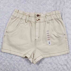 No Waist Gap White High Rise Mom Short 11/30W SO
